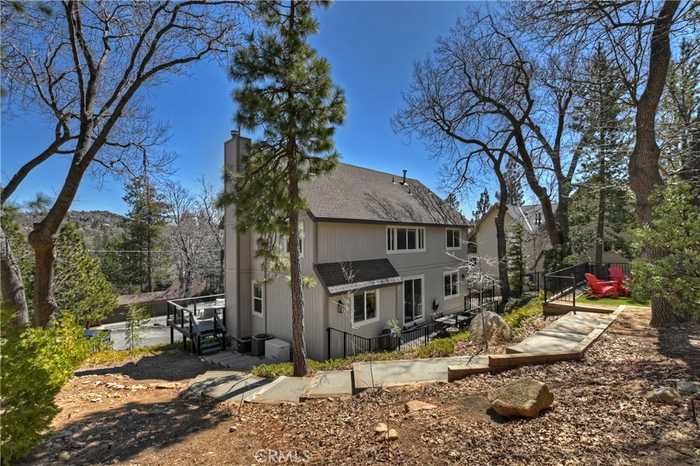 photo 2: 942 Lucerne, Lake Arrowhead CA 92352