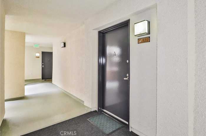 photo 2: 5540 Owensmouth Avenue Unit 122, Woodland Hills CA 91367