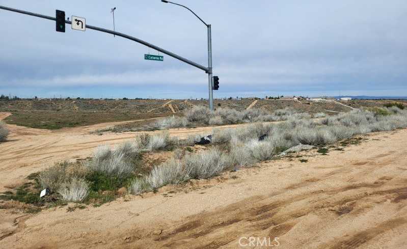 photo 3: Caliente Road, Hesperia CA 92344