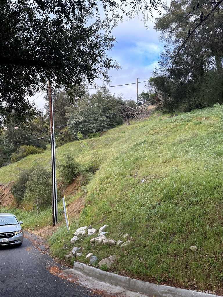 photo 2: Glenhaven Dr, La Canada Flintridge CA 91011