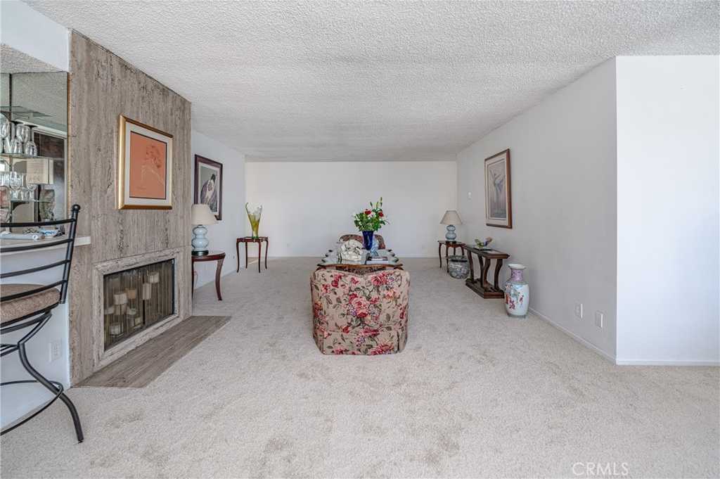 photo 3: 5376 Fairview Boulevard Unit 205, Los Angeles CA 90056