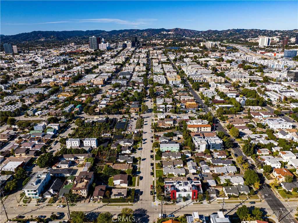 photo 3: 2024 Federal Avenue, Los Angeles CA 90025