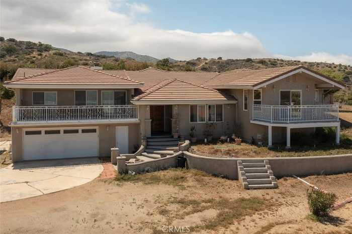 photo 1: 1157 Lakeview Drive, Palmdale CA 93551