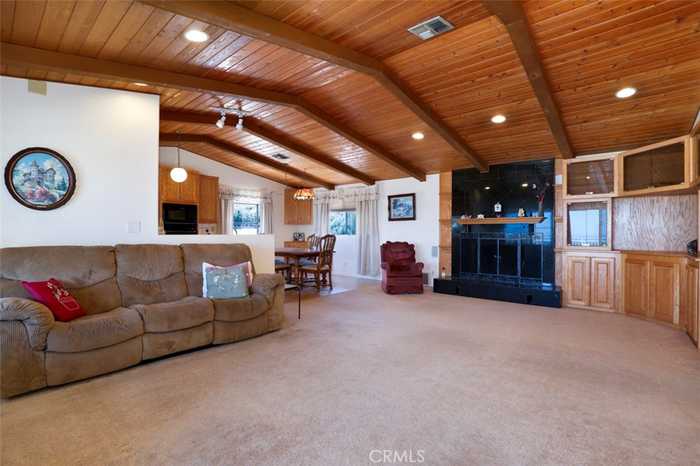 photo 2: 1157 Lakeview Drive, Palmdale CA 93551