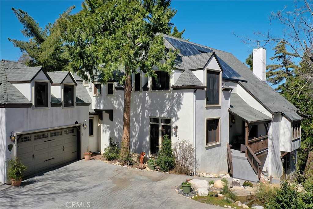 photo 1: 825 Bishorn Drive, Lake Arrowhead CA 92352