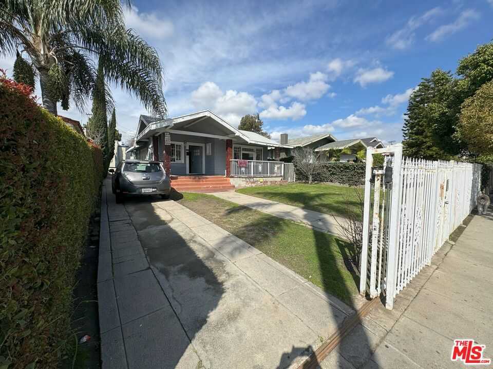 photo 3: 207 N Kingsley Drive, Los Angeles CA 90004