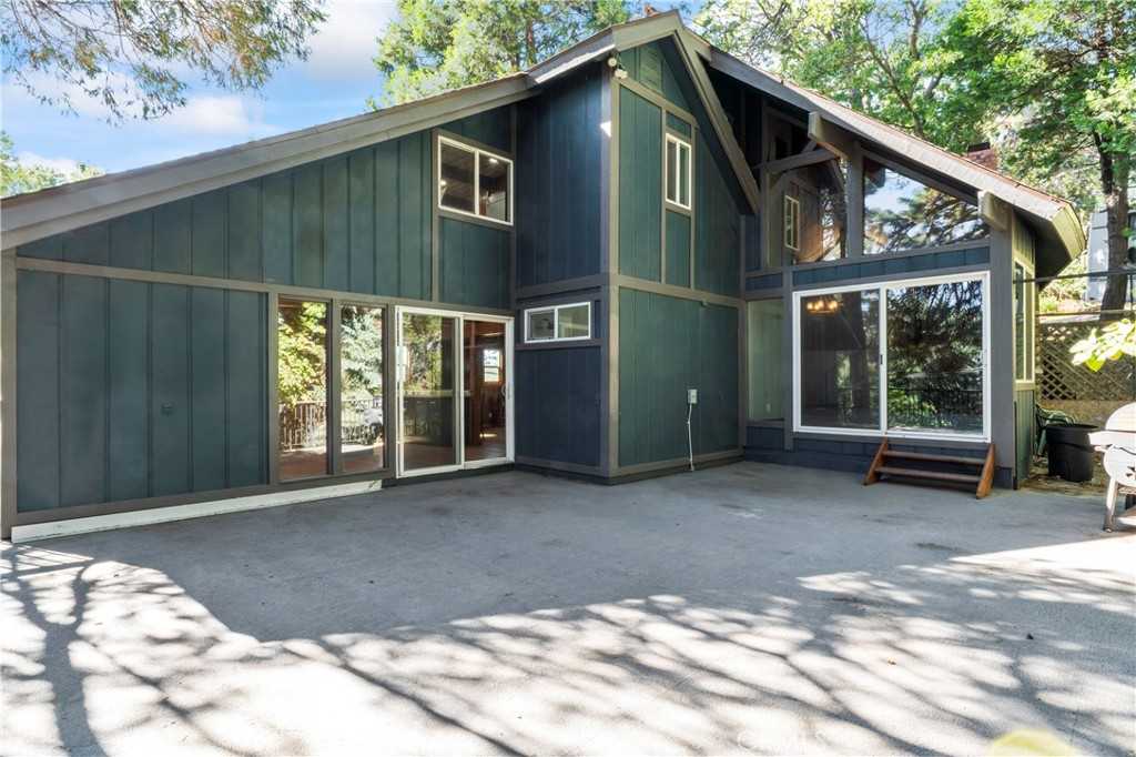 photo 1: 1025 Playground Drive, Crestline CA 92325