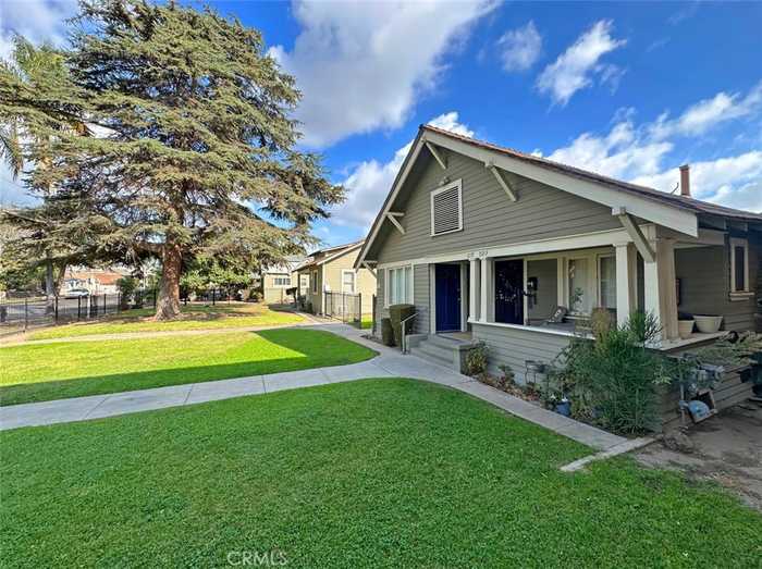 photo 1: 812 Myrtle Avenue, Inglewood CA 90301