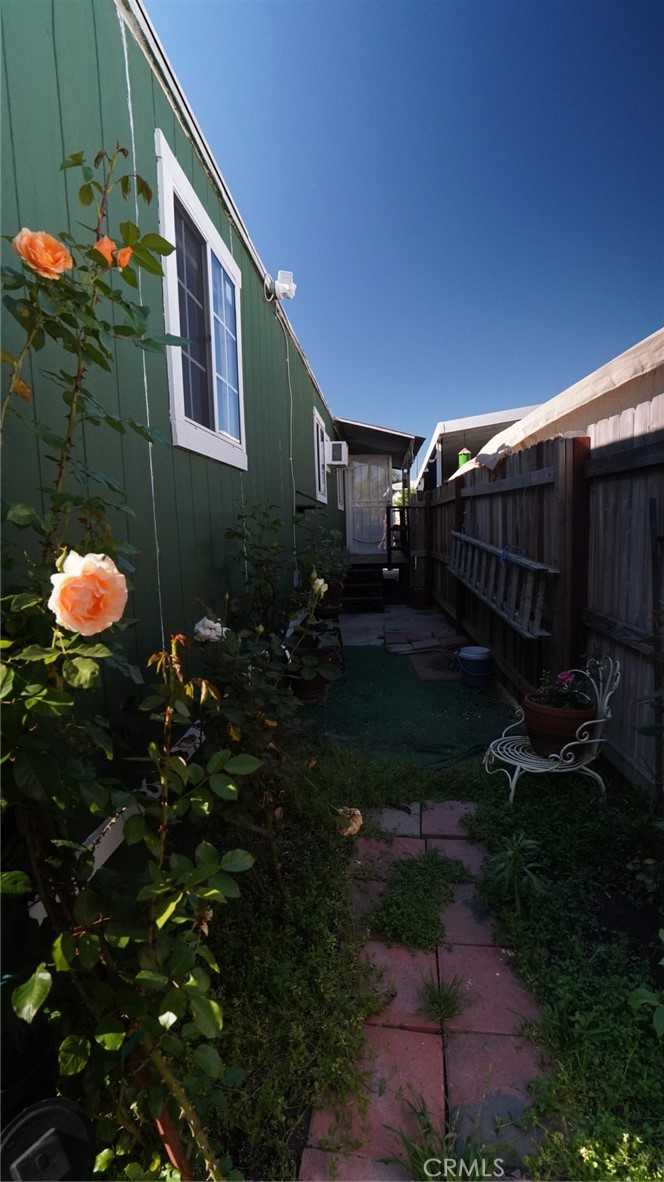 photo 2: 6475 ATLANTIC AVE, Long Beach CA 90805