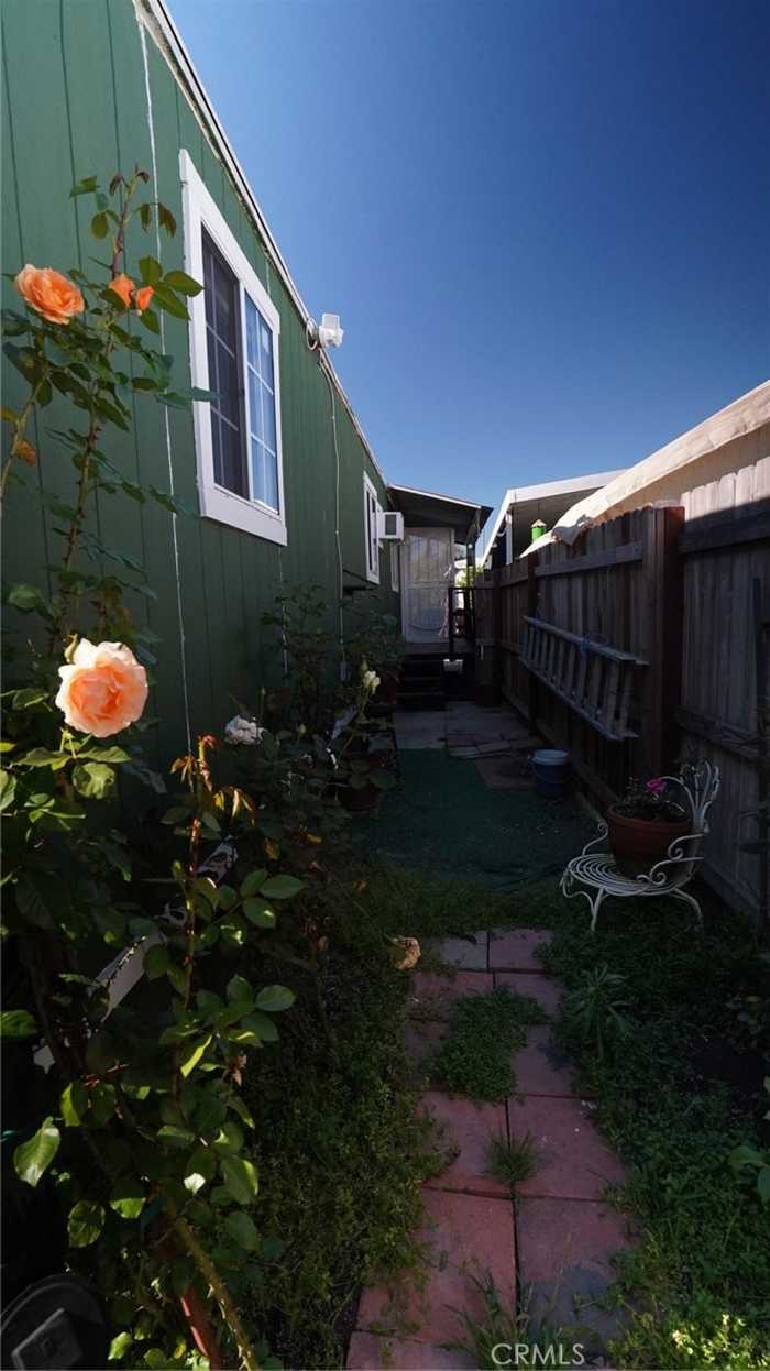 photo 2: 6475 ATLANTIC AVE, Long Beach CA 90805