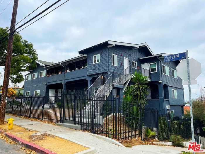 photo 1: 1625 VINEYARD Avenue, Los Angeles CA 90019