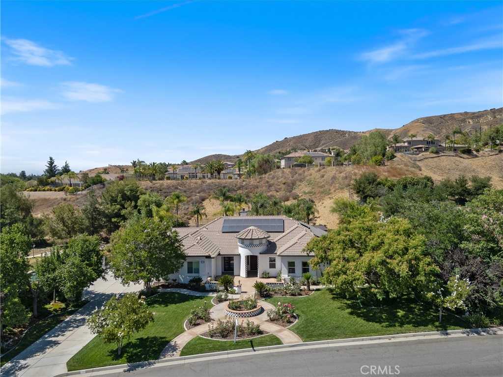 photo 2: 720 Creekside Drive, Redlands CA 92373