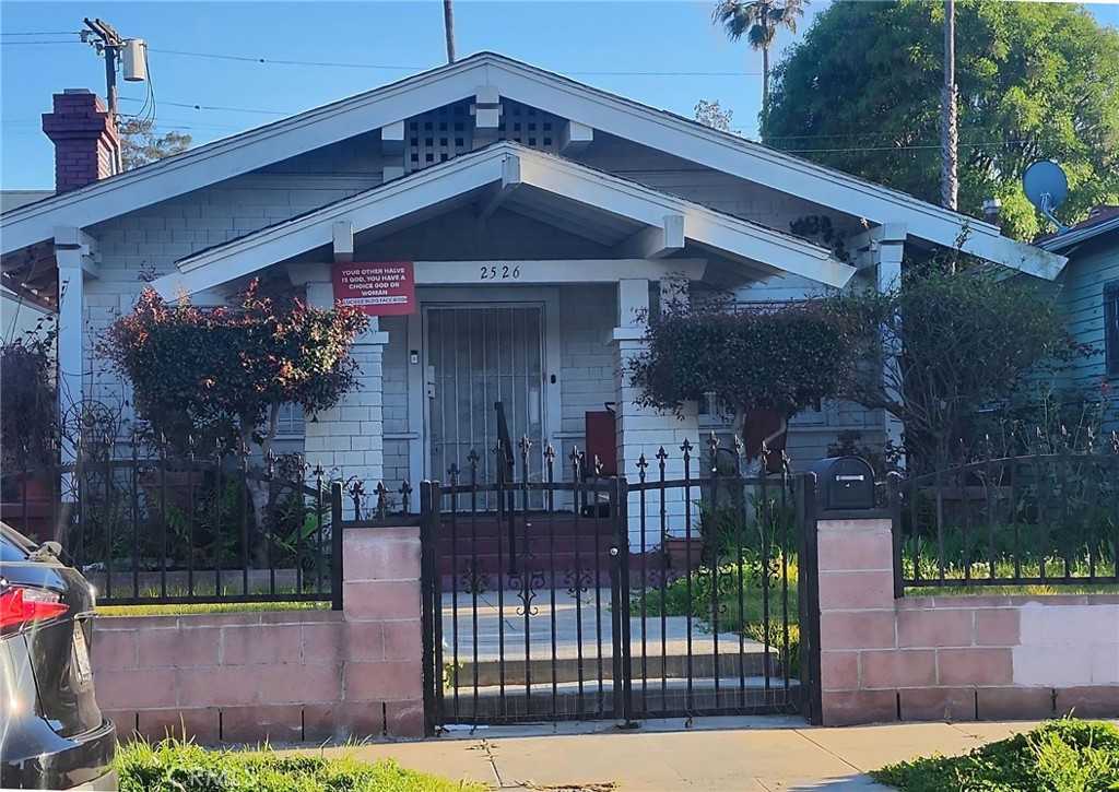 photo 2: 2526 W 21st Street, Los Angeles CA 90018