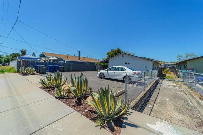 photo 2: 1122 24 Oro St, El Cajon CA 92021