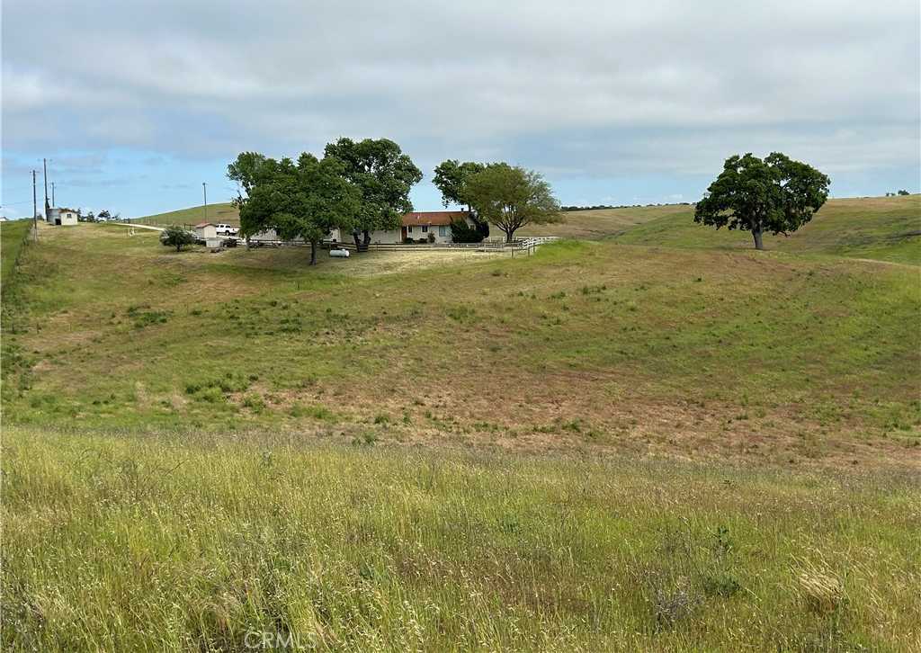 photo 2: 1975 Hidden Acre Ln, Paso Robles CA 93446