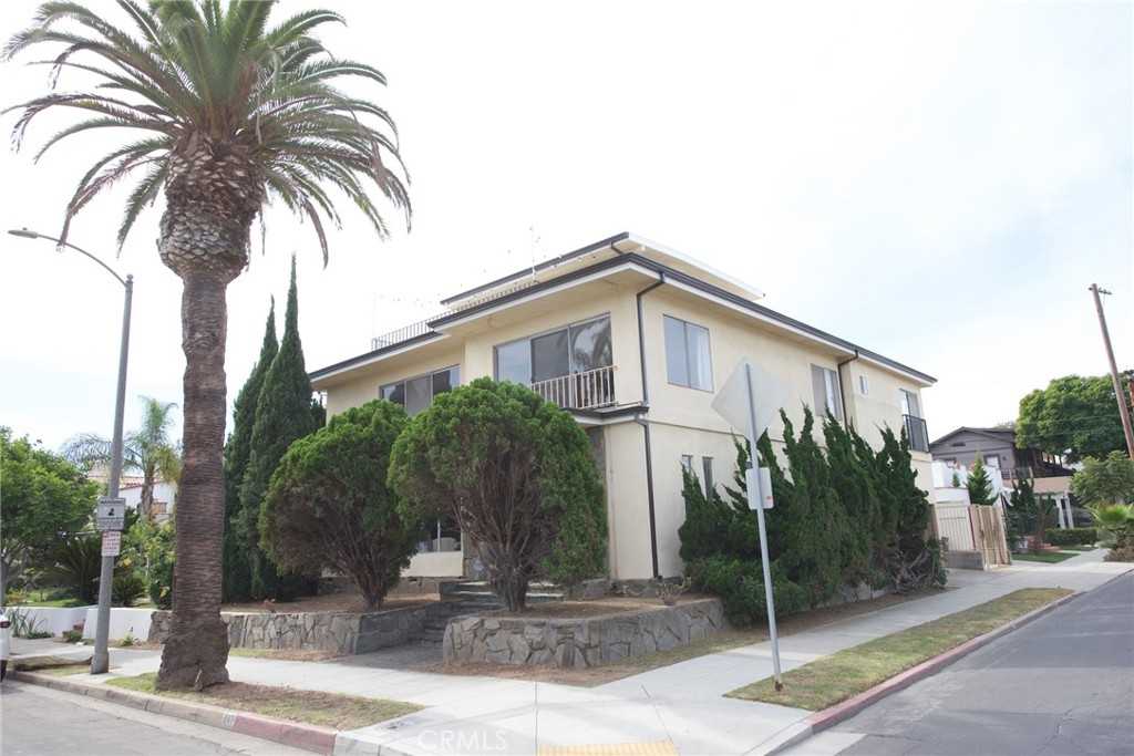 photo 1: 247 Roycroft Avenue, Long Beach CA 90803