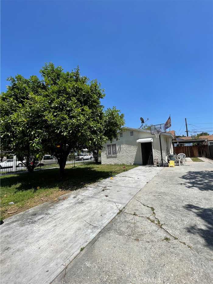 photo 1: 6000 Vinevale Avenue, Maywood CA 90270