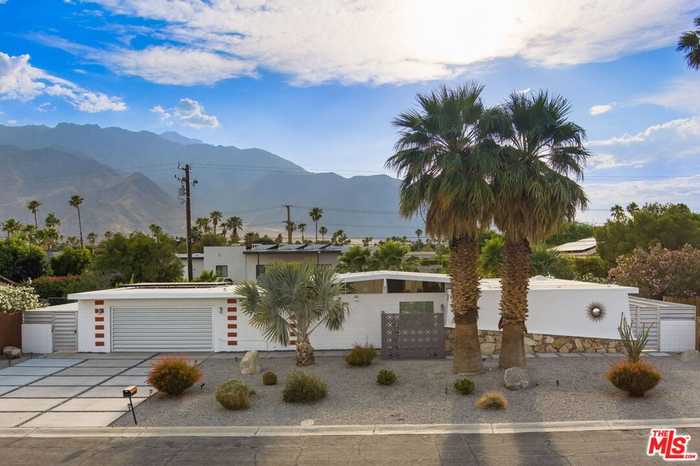 photo 2: 3005 N Biskra Road, Palm Springs CA 92262