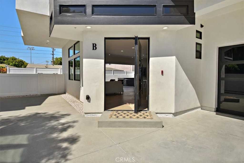 photo 2: 2319 Huntington Lane, Redondo Beach CA 90278