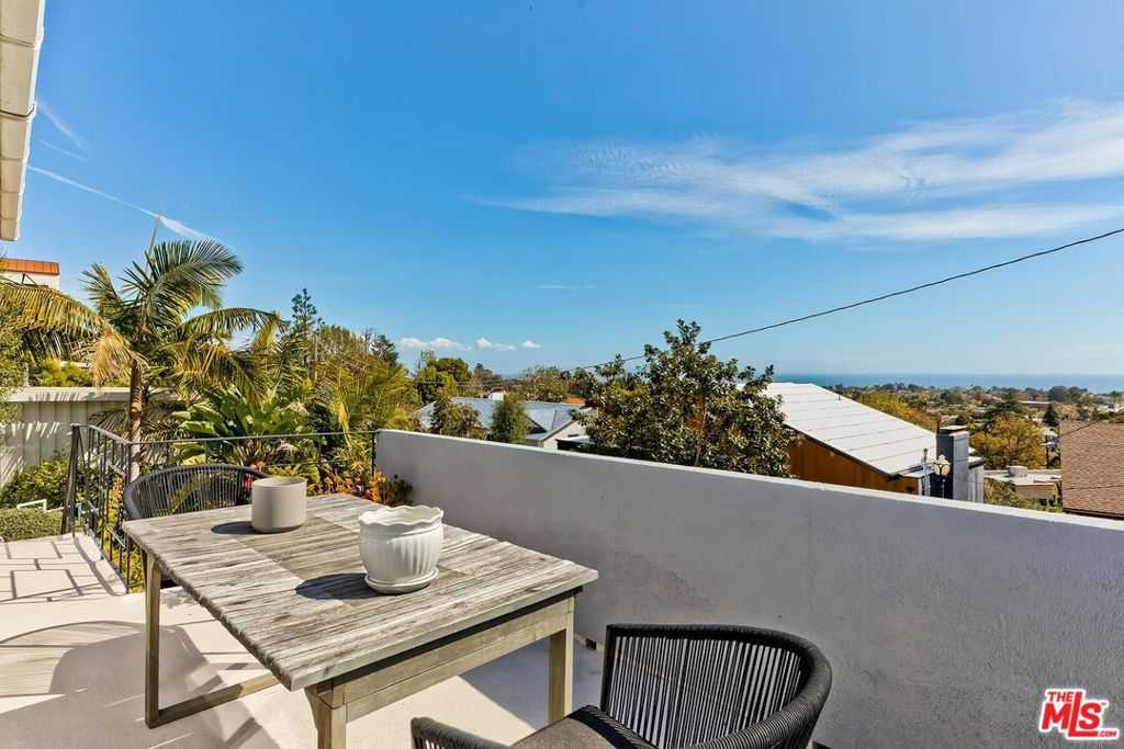 photo 2: 14943 Mckendree Avenue, Pacific Palisades CA 90272