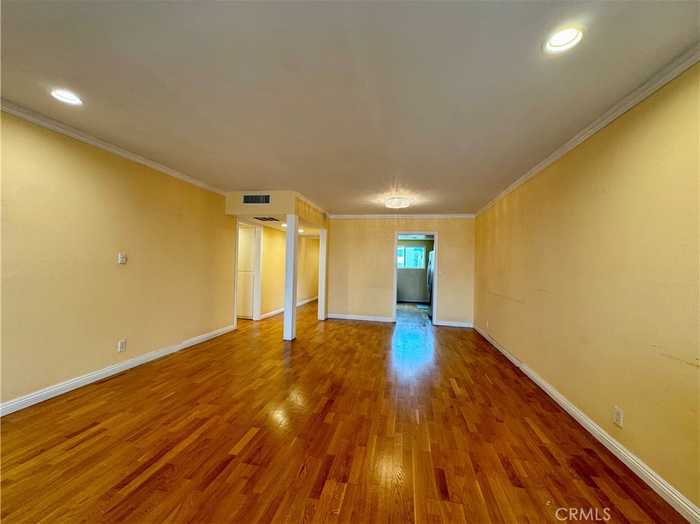 photo 2: 1401 Valley View Road Unit 325, Glendale CA 91202