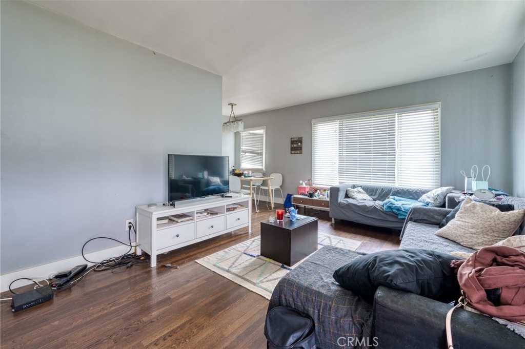 photo 3: 2221 Granada Avenue, Long Beach CA 90815