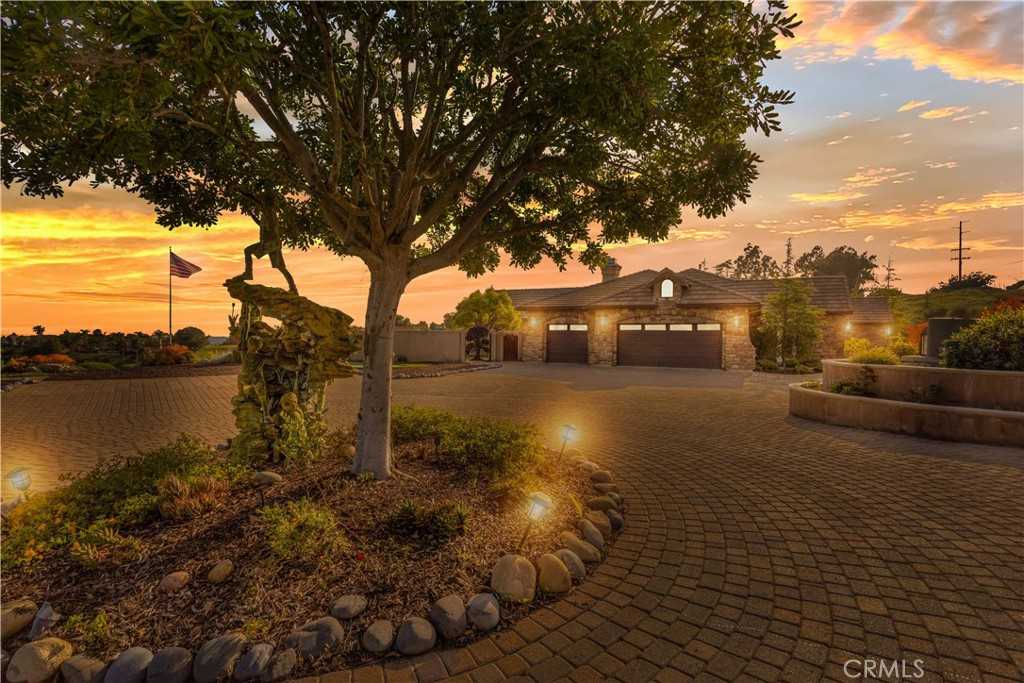 photo 1: 3505 Vista Laguna Road, Fallbrook CA 92028