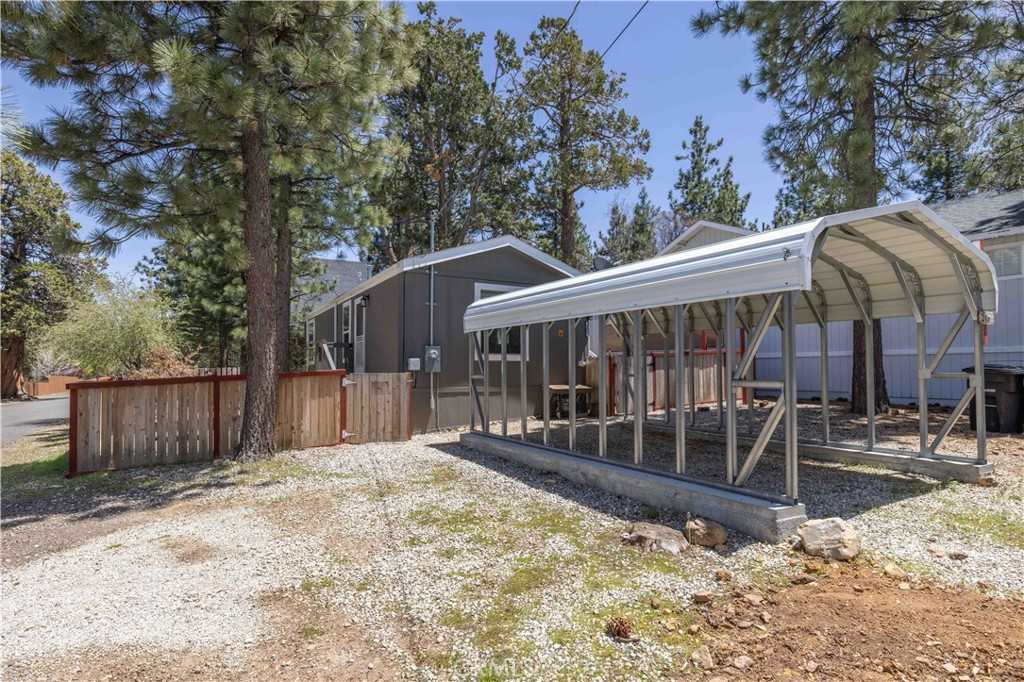 photo 3: 207 Sunset Lane, Sugarloaf CA 92386