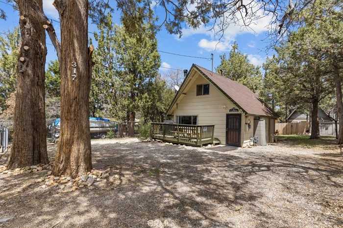 photo 1: 317 Kern Avenue, Sugarloaf CA 92386