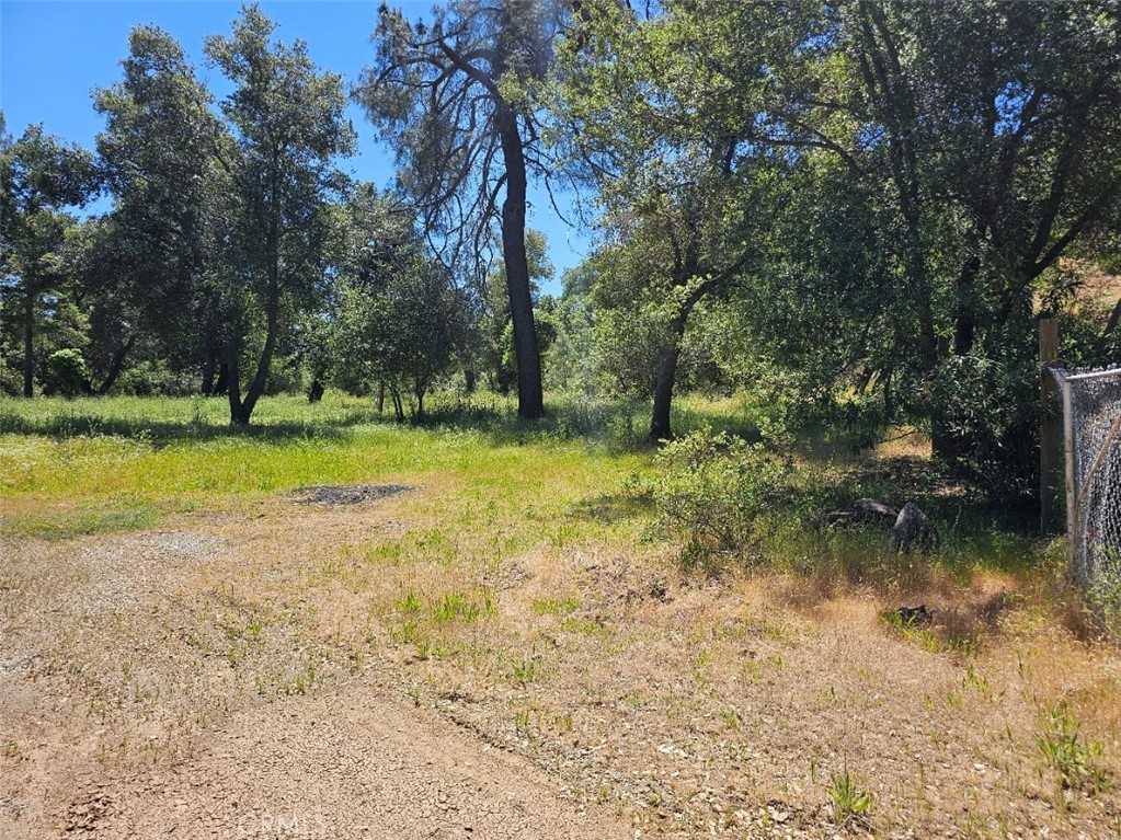 photo 3: 3770 Eureka Avenue, Clearlake CA 95422