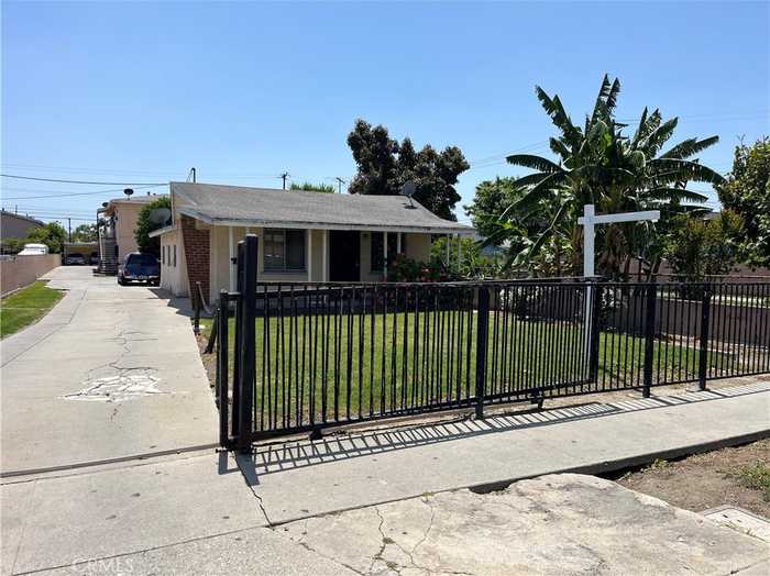 photo 1: 5720 Live Oak Street, Bell Gardens CA 90201