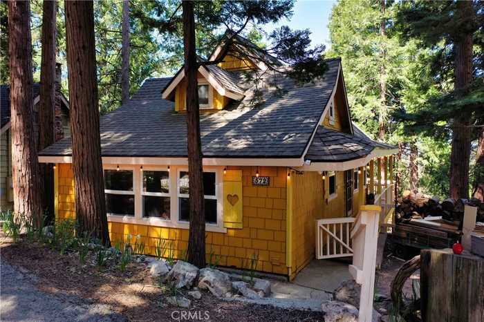 photo 1: 572 W Victoria Court, Lake Arrowhead CA 92352