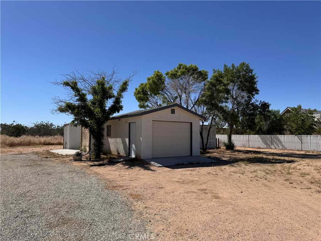 photo 2: 35648 Mountain View Road, Hinkley CA 92347