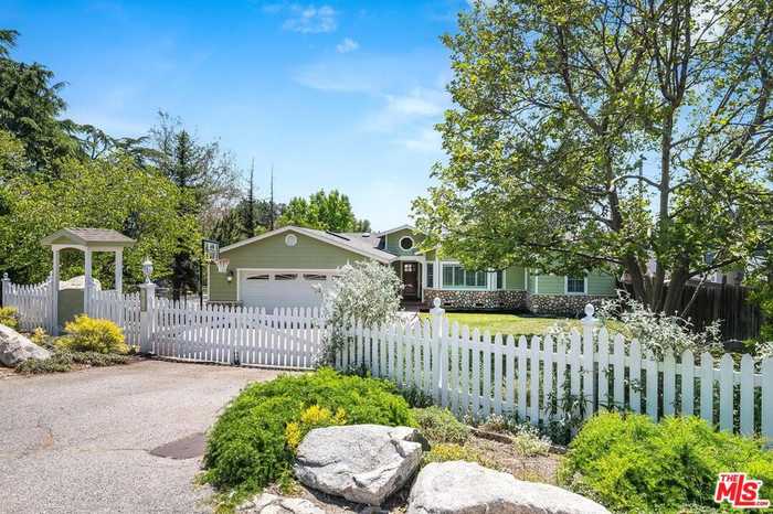 photo 1: 2424 Prospect Avenue, Montrose CA 91020