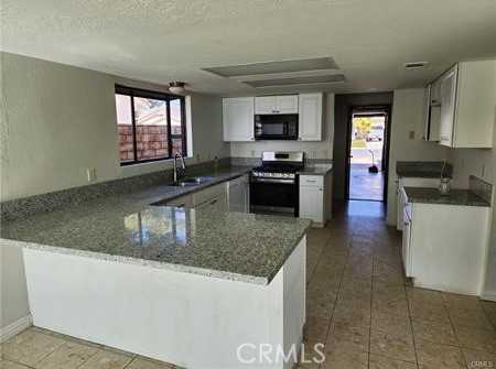 photo 3: 17905 Lakeview Drive, Victorville CA 92395