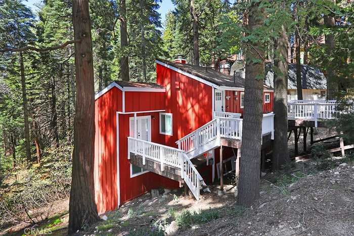 photo 1: 531 W Victoria Court, Lake Arrowhead CA 92352