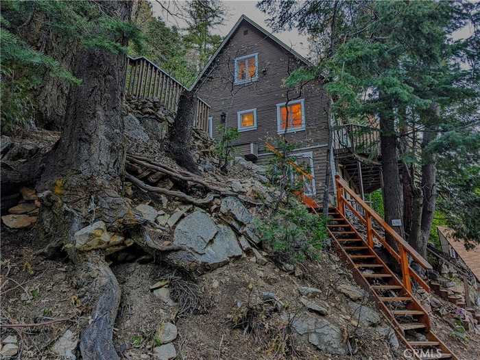 photo 1: 616 Wellsley Drive, Lake Arrowhead CA 92352