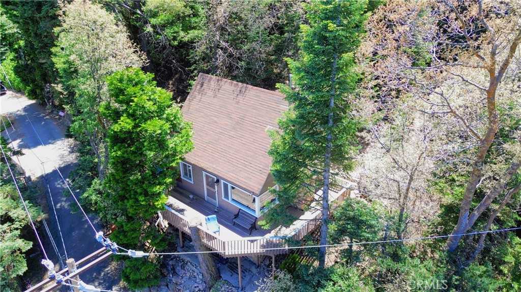 photo 2: 616 Wellsley Drive, Lake Arrowhead CA 92352