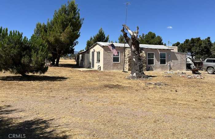 photo 1: 8288 White Road, Phelan CA 92371