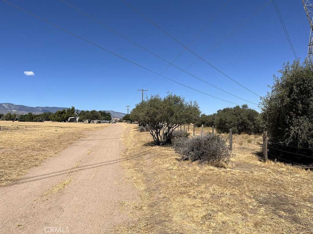 photo 2: 8288 White Road, Phelan CA 92371