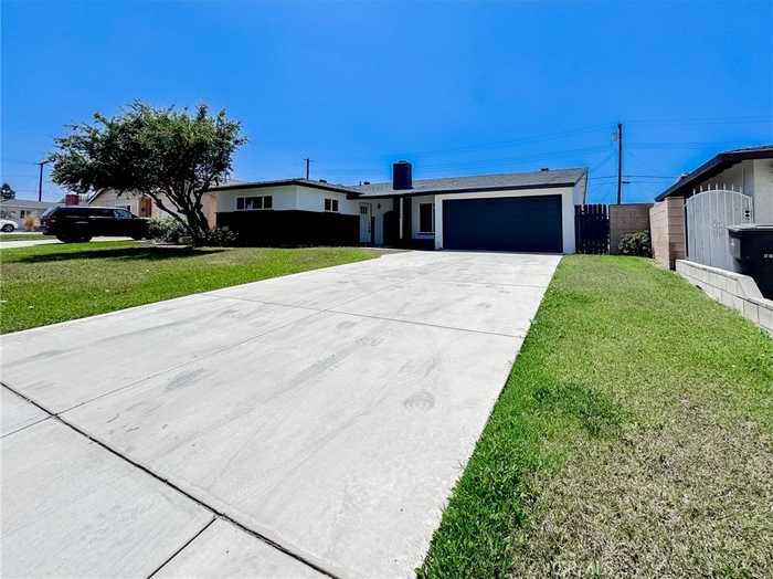 photo 2: 10366 Cochran Avenue, Riverside CA 92505