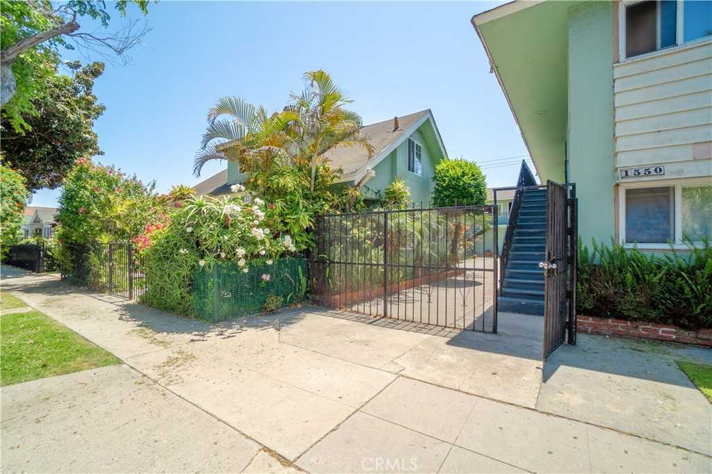 photo 3: 1548 W 19th Street, Long Beach CA 90810