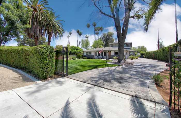 photo 2: 459 Summit Avenue, Redlands CA 92373