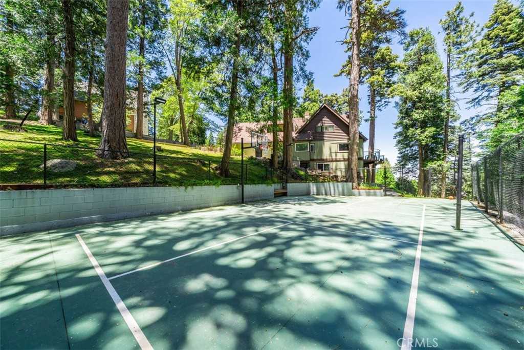 photo 3: 733 Crest Estates Drive, Lake Arrowhead CA 92352