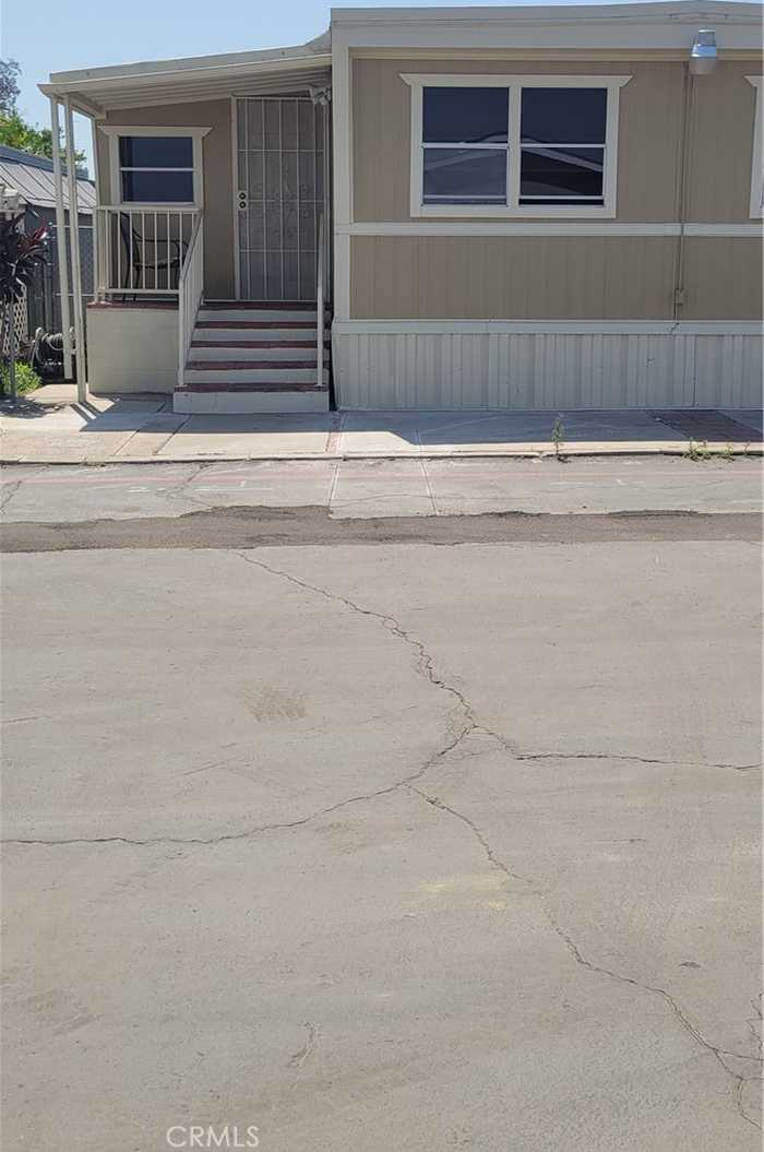 photo 1: 17455 91 Marygold Avenue, Bloomington CA 92316