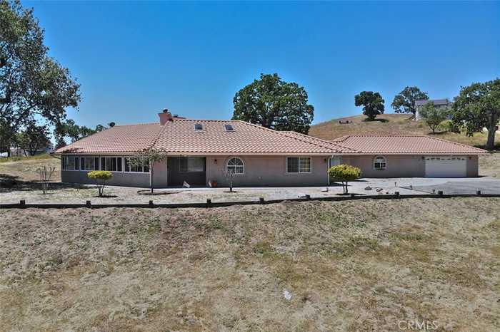 photo 1: 18611 Mustang Drive, Tehachapi CA 93561