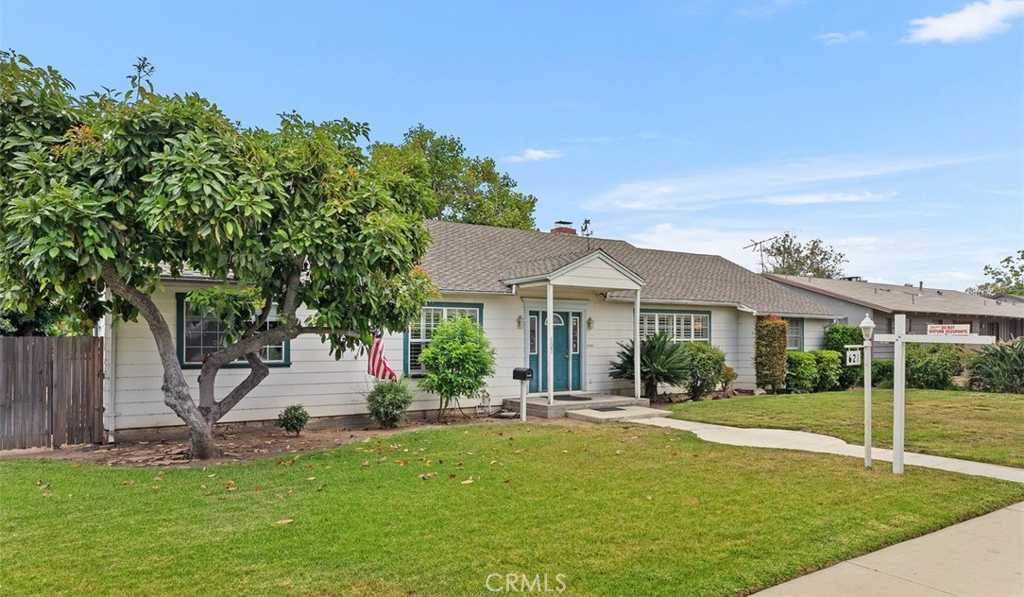 photo 2: 621 N Mountain View Place, Fullerton CA 92831