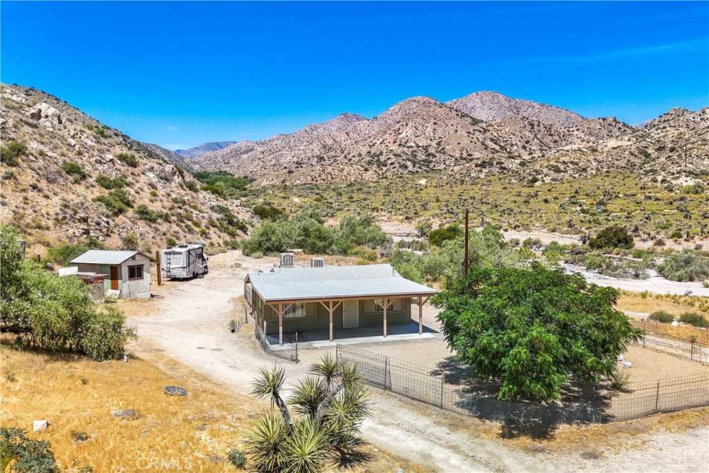 photo 1: 9520 Kiowa Trail, Morongo Valley CA 92256