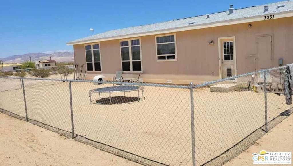 photo 3: 3051 Bluegrass Avenue, 29 Palms CA 92277