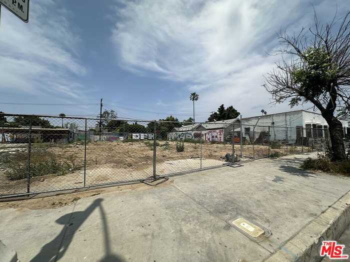 photo 6: 2037 W Jefferson Boulevard, Los Angeles CA 90018